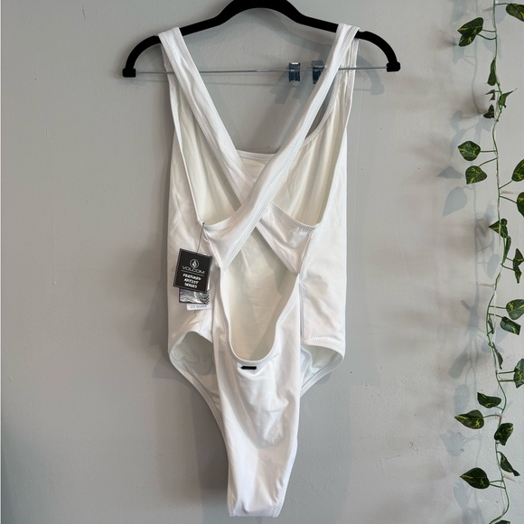 Volcom one piece - Picture 3 of 5